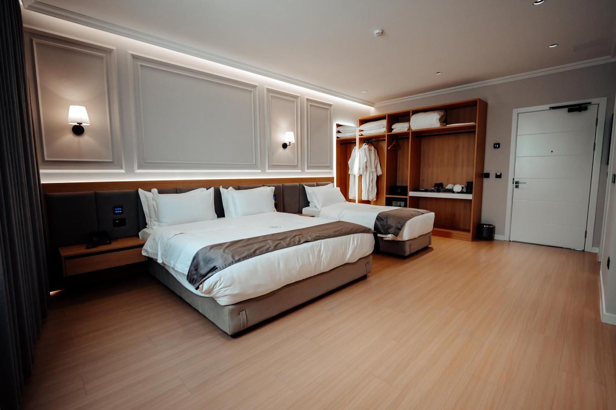 Holiday Hotel Rinas Buitenkant foto