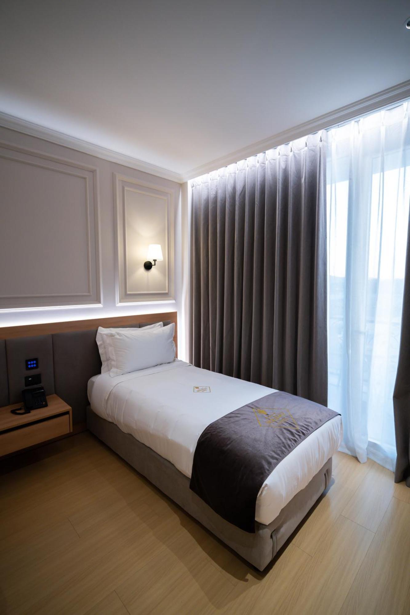 Holiday Hotel Rinas Buitenkant foto