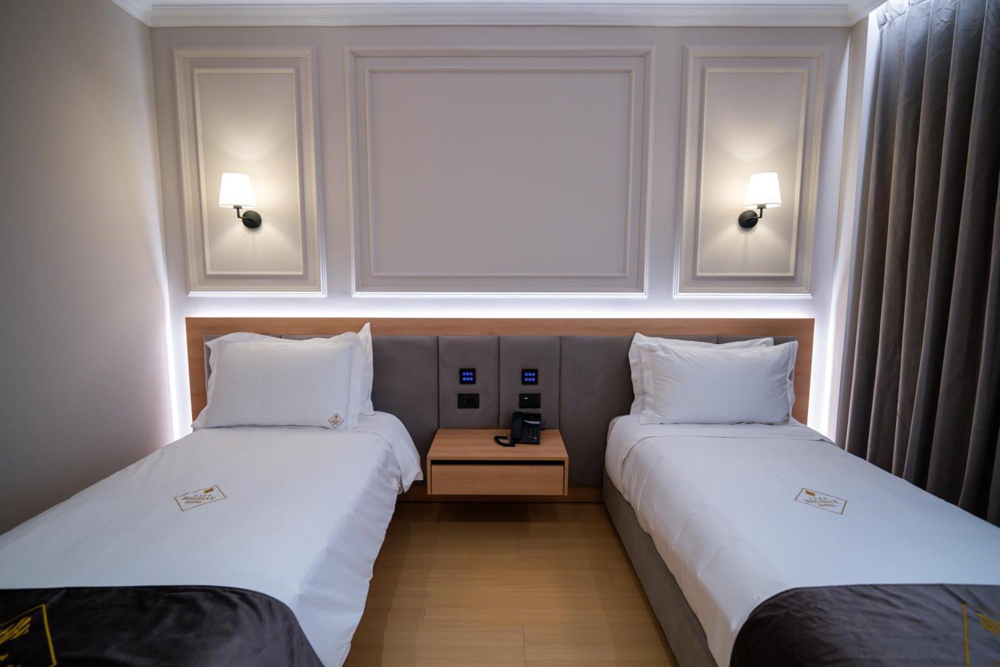 Holiday Hotel Rinas Buitenkant foto