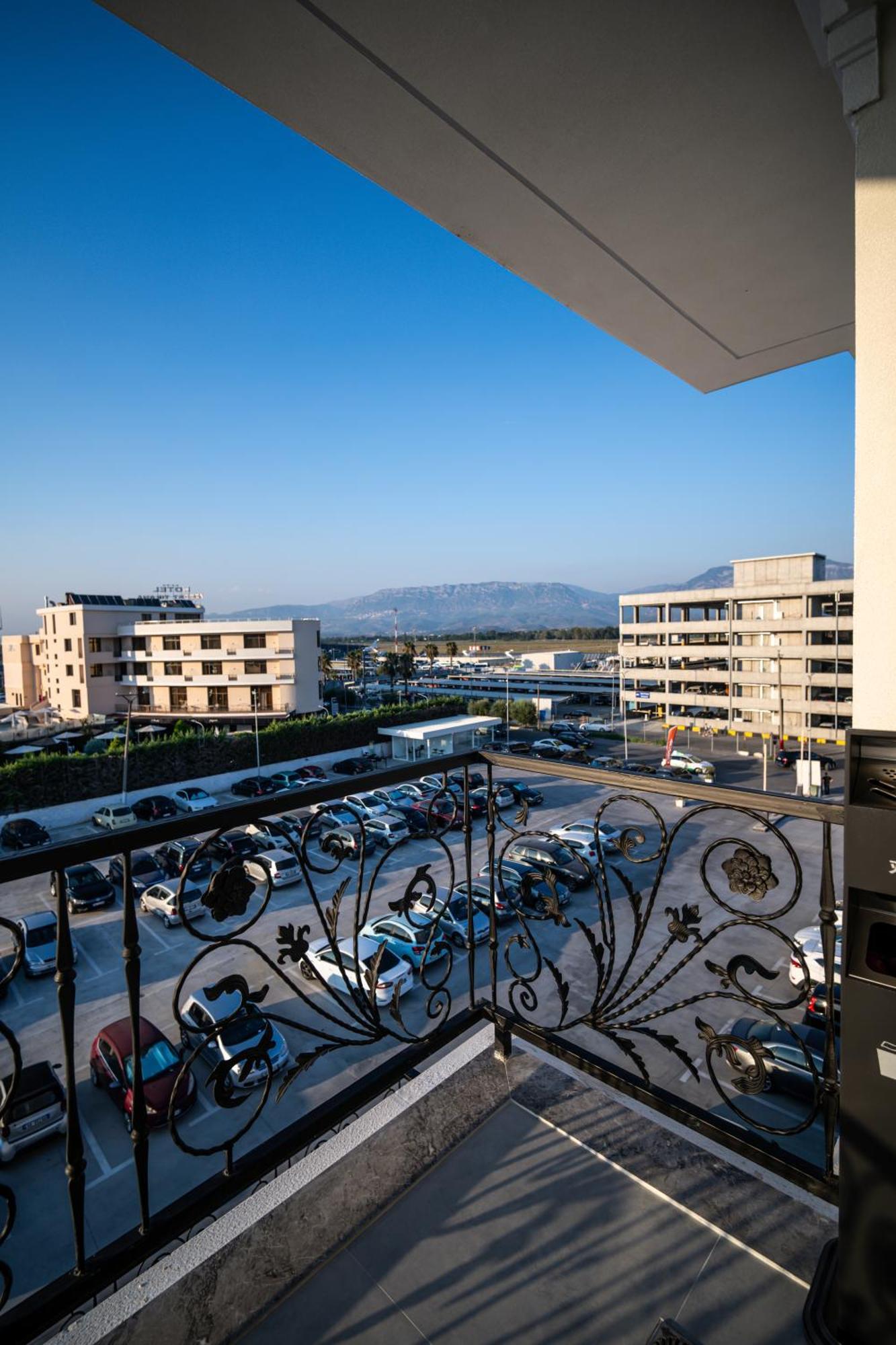 Holiday Hotel Rinas Buitenkant foto